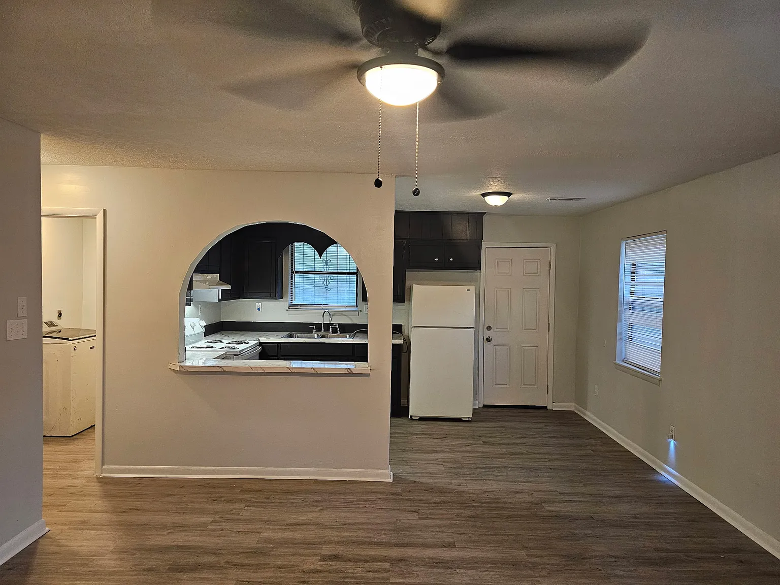3 bed, 1105 sqft, $1,100 — Photo 3