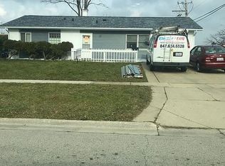 400 Alcoa Ln, Hoffman Estates, IL 60169