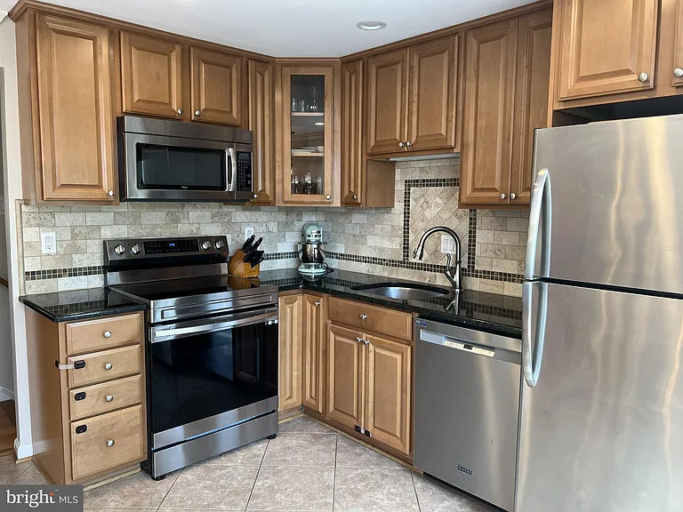 9015 Piney Grove Dr — Photo 19