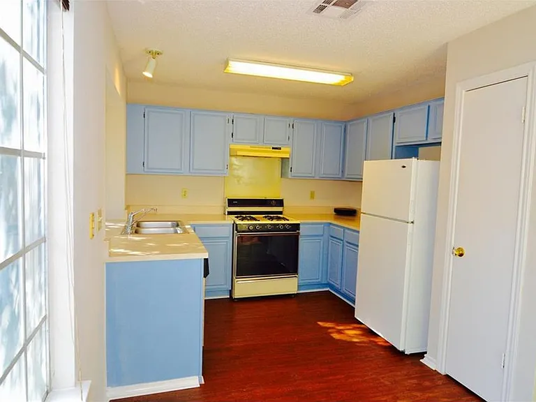 9101 Palace Pkwy — Photo 3