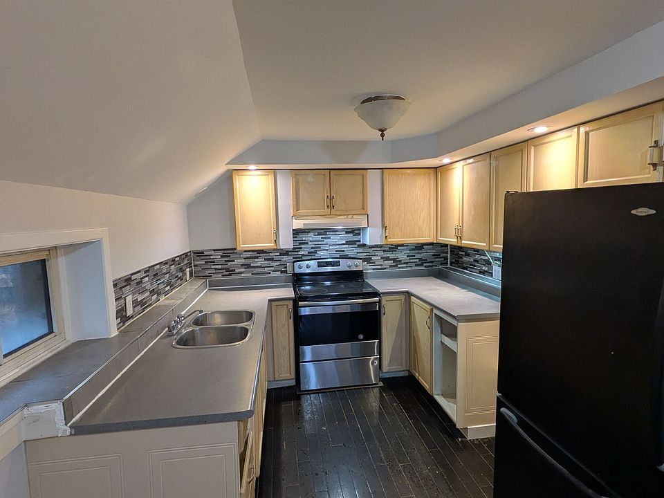 1st image of 12 Russell St W