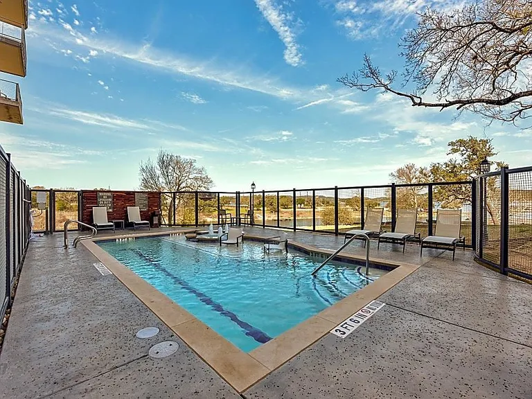 Hudson On Lake Travis — Photo 3