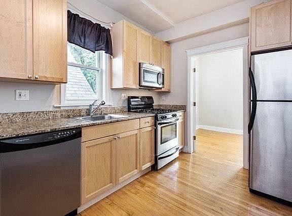 5th image of 3803 N Ravenswood Ave #2