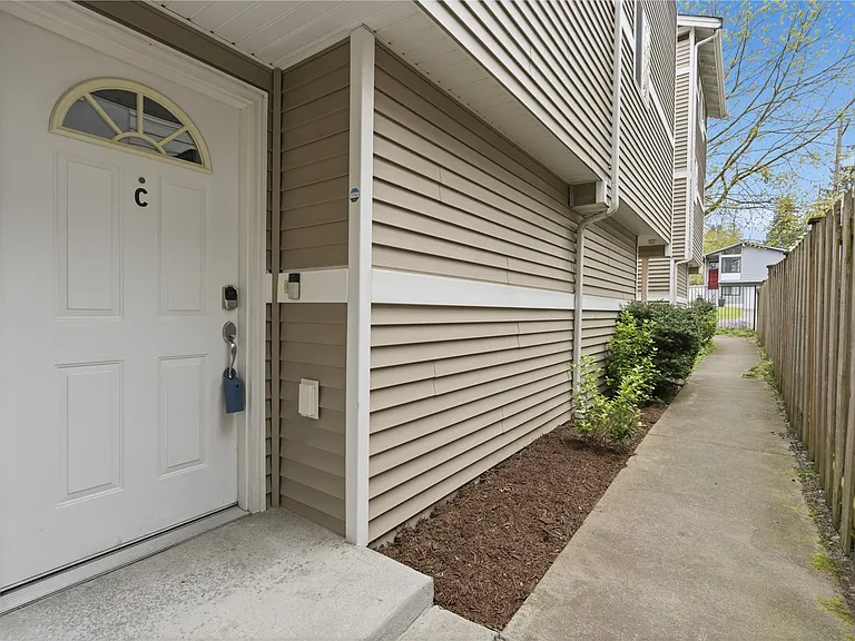 10520 Whitman Ave N #C — Photo 2