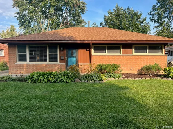 136 Essex St, Clawson, MI 48017