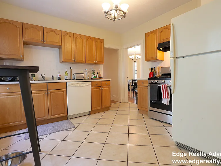 554 Washington St #1 — Photo 2