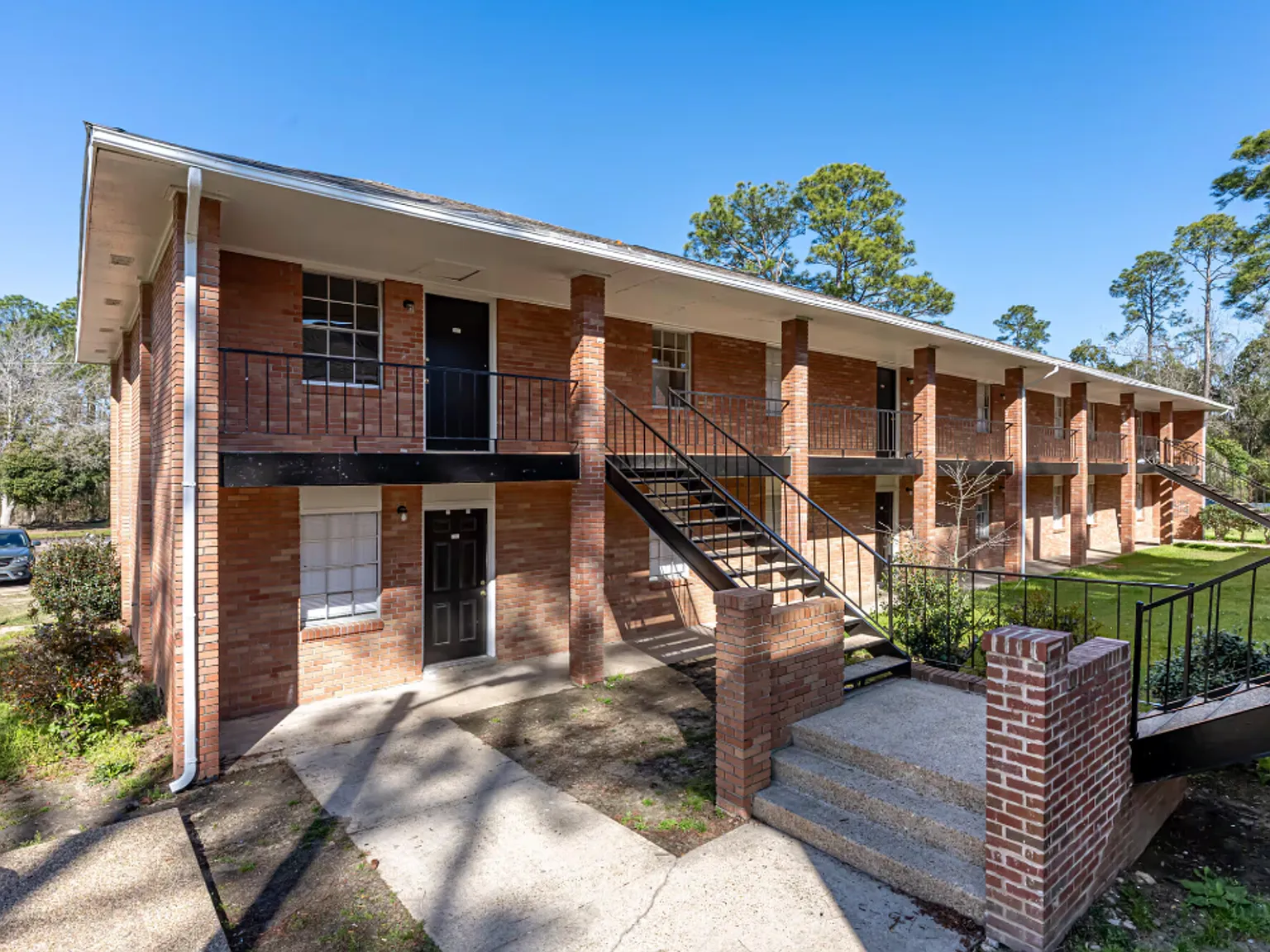 Bayou Apartments — Photo 3
