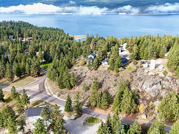 3rd image of 206 Kokanee Dr