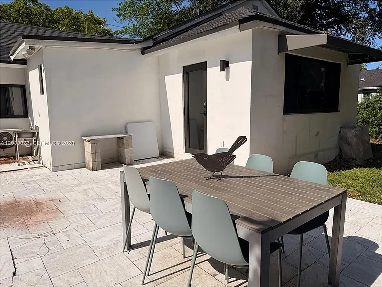 360 NW 40th St — Photo 27