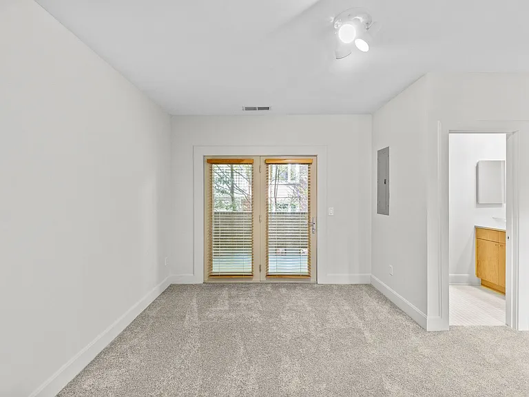 420 Queens Rd #7 — Photo 18