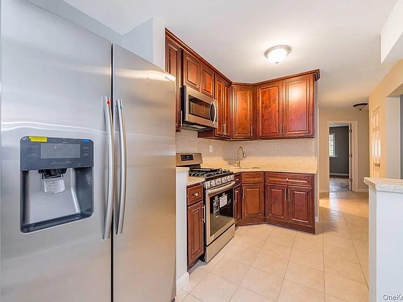 3rd image of 3410 Bronxwood Avenue