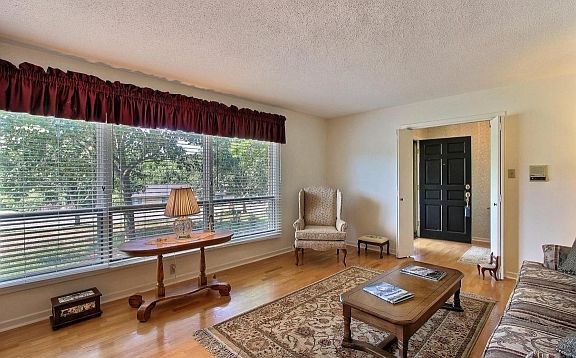 4th image of 2632 Suffolk St