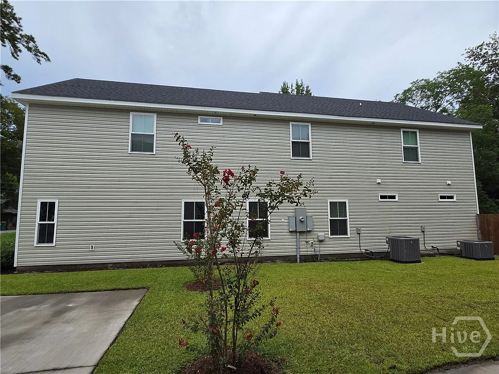 8 bed, 6.5 bath, 8930 sqft, $7,000 — Photo 4