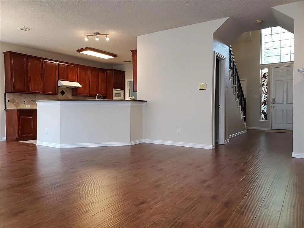 4 bed, 2938 sqft, $2,995 — Photo 4