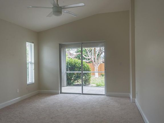5th image of 371 Yarmouth St