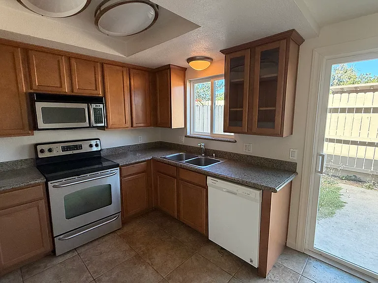 1177 Norwegian Ave #13 — Photo 16
