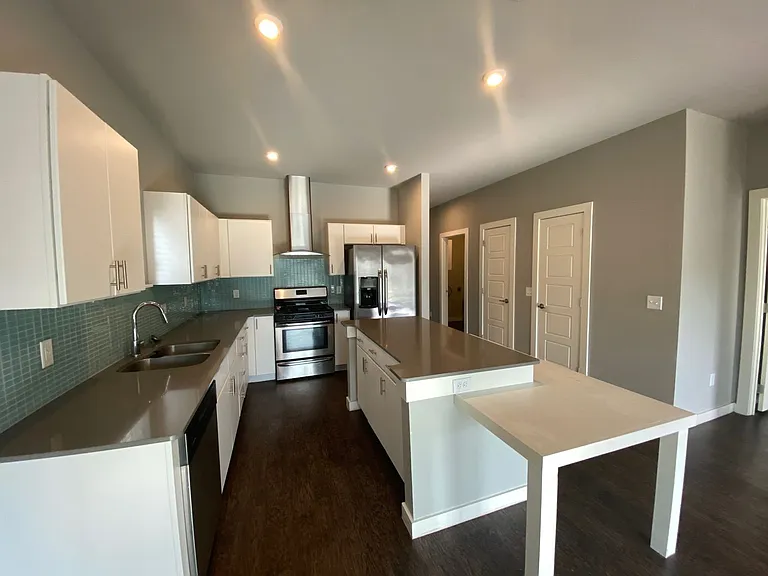 17612 Hampton Park Dr #B — Photo 6
