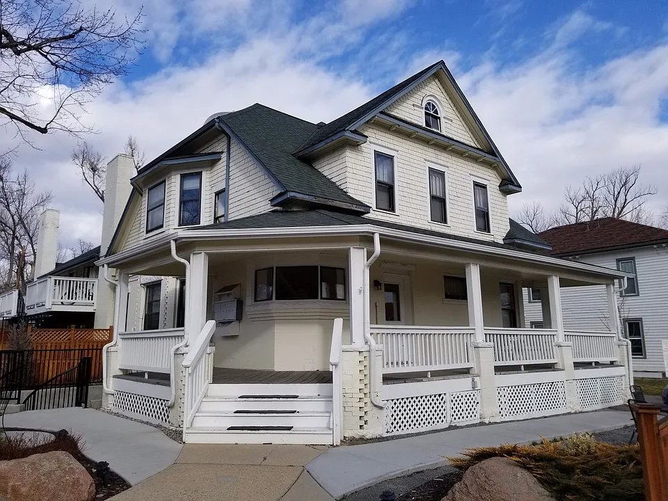 1705 Marine St