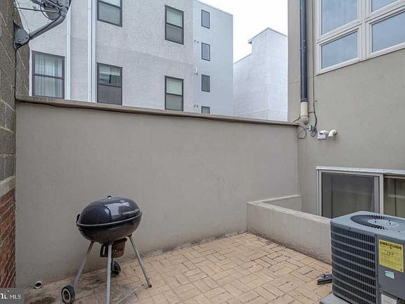 5th image of 1538 Ogden St #2