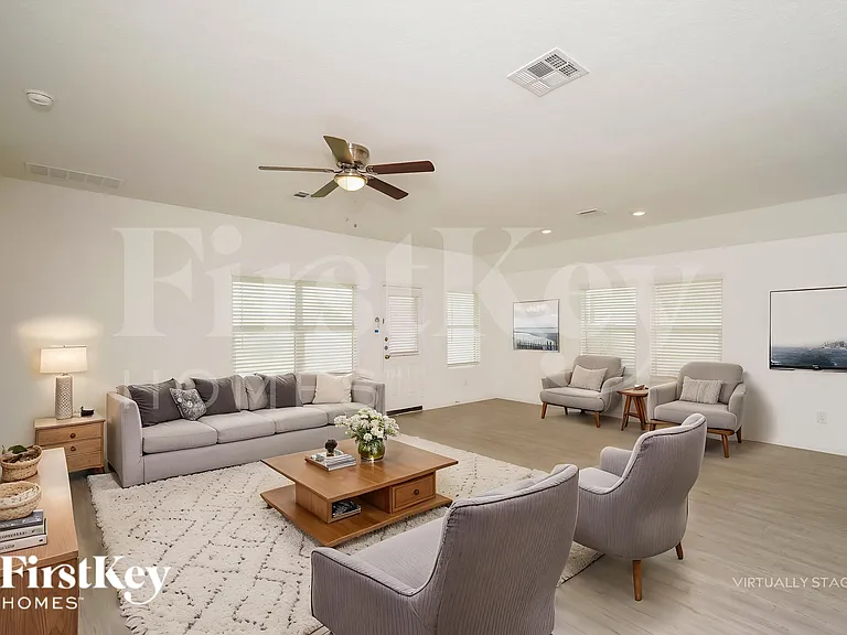 1260 Treehouse Ln — Photo 4