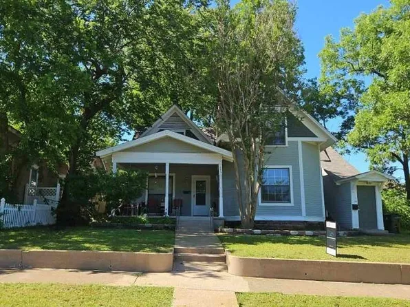 224 W Hull St, Denison, TX 75020