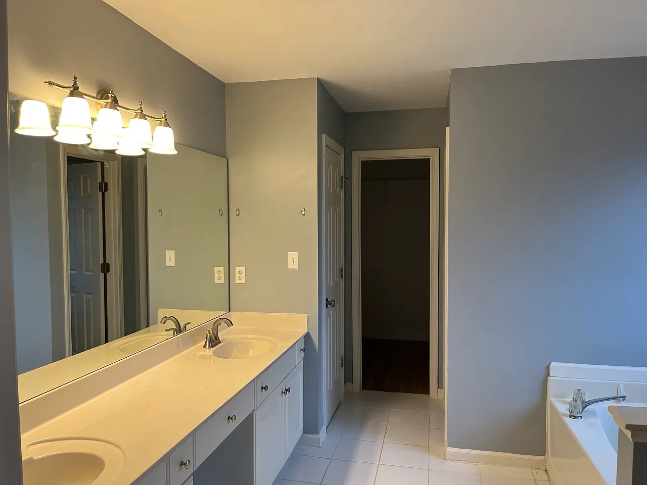 4 bed, 2.5 bath, 2500 sqft, $2,250 — Photo 1