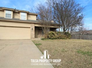 8725 E 60th Pl, Tulsa, OK 74145