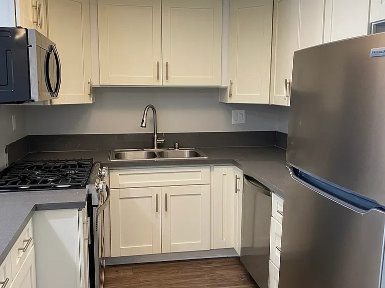 Ocean Elements at Alamitos Beach Apartments — Photo 9