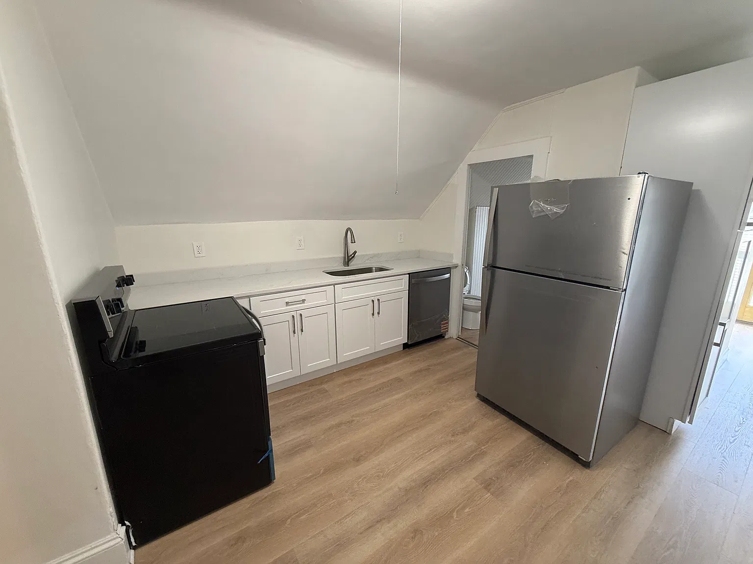2 bed, 805 sqft, $2,200 — Photo 1