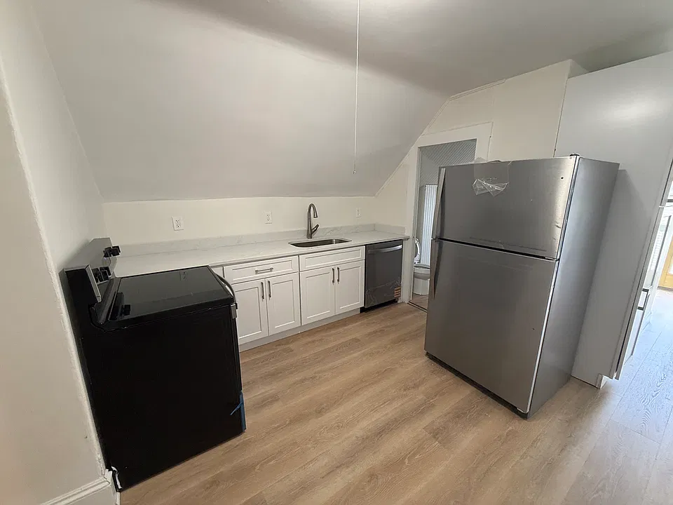 59 4th Ave #2
