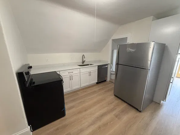 59 4th Ave #2, Lowell, MA 01854