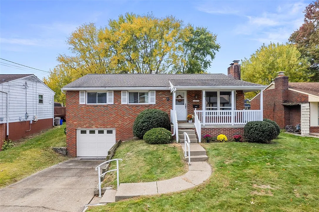 1424 Sampson St photo 1