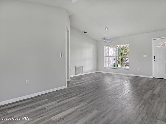 5th image of 903 Raleigh Rd SE