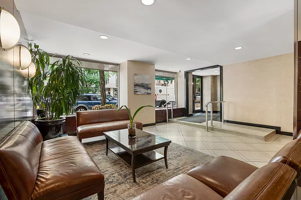 Sold by Julia B Fee Sotheby's International Realty | media 22