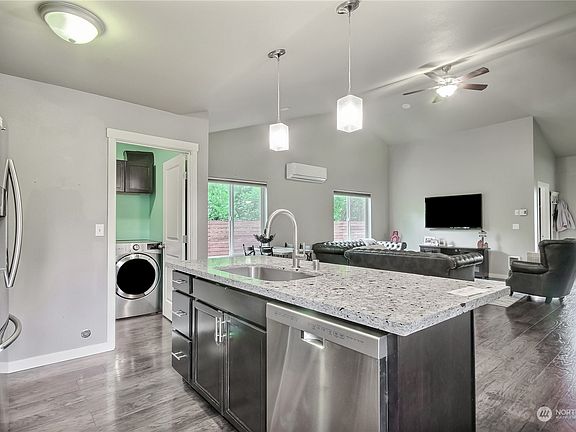3rd image of 1112 Sidney Avenue