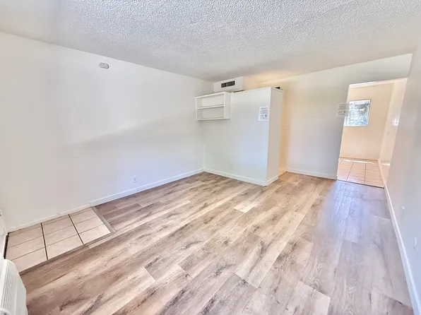 (undisclosed Address), Van Nuys, CA 91405