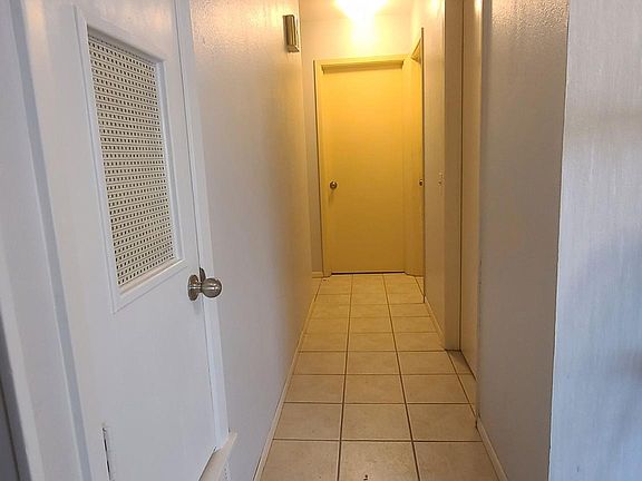 4th image of 255 Meadow Path Dr