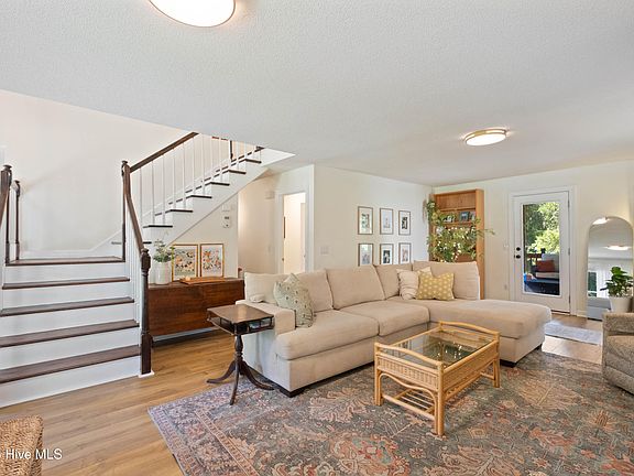 4th image of 103 Tom Avenue