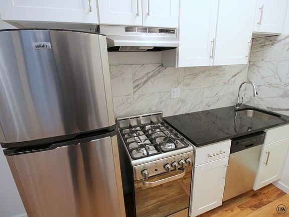 2nd image of 11 Maiden Ln APT 3D