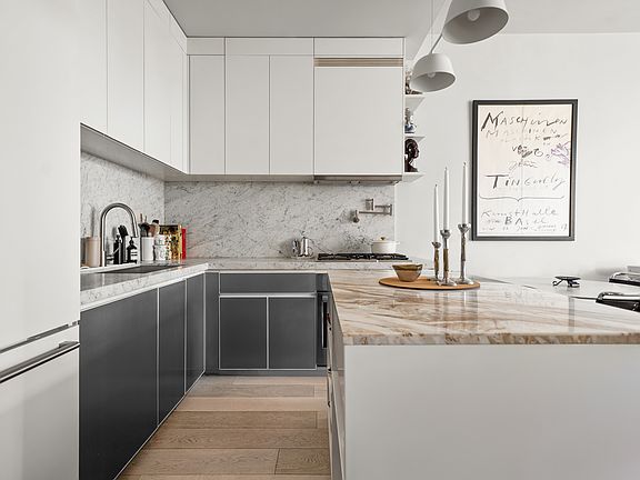 3rd image of 139 Huron St #3B