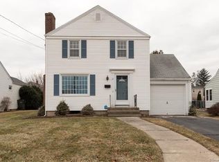 27 Buckland Rd, Wethersfield, CT 06109