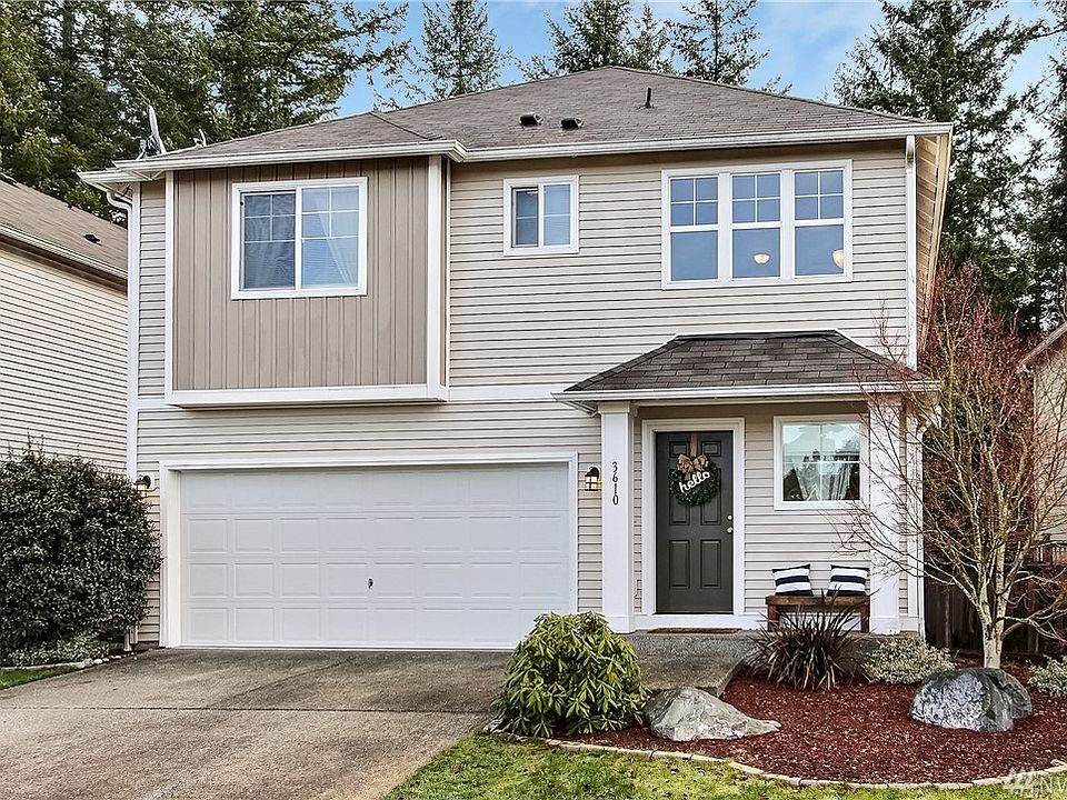 1,840 SqFt with Greenbelt behind! 