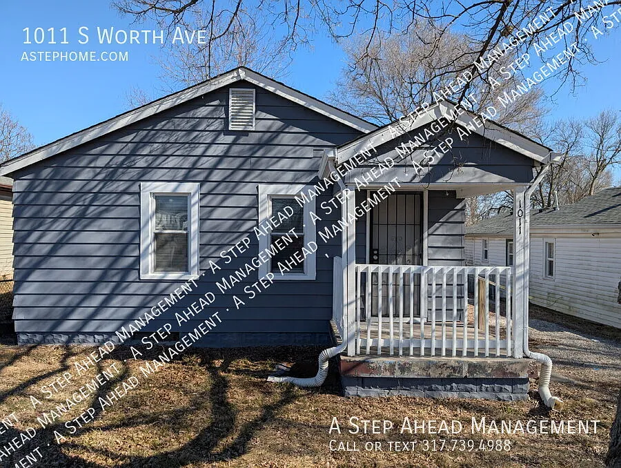 1011 S Worth Ave photo 1
