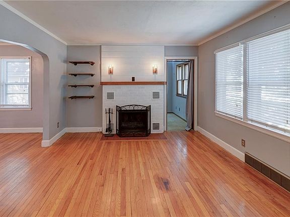3rd image of 1524 S Dodgion Ave
