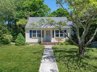 17 Gravel Hill Rd, Hampton Bays, NY 11946