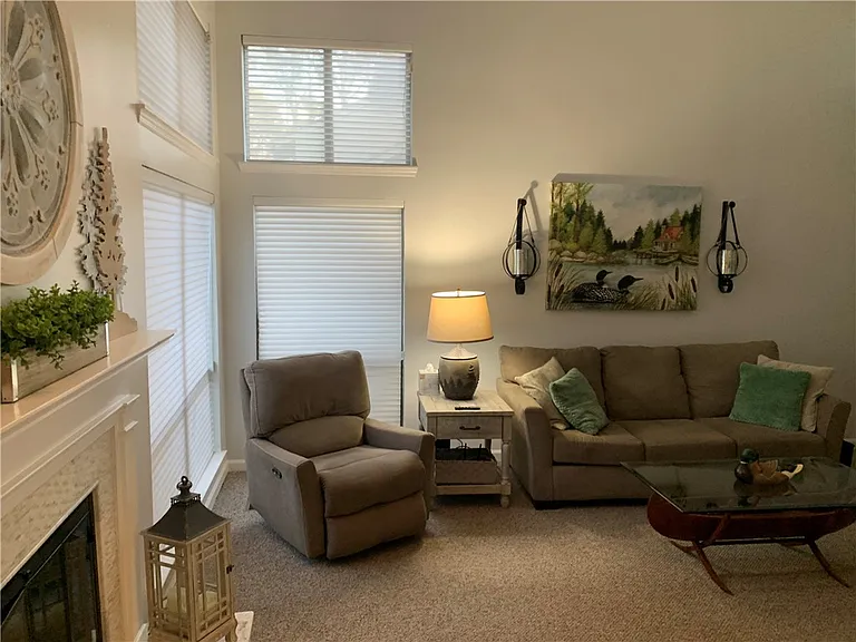 115 Harbor Lights Dr — Photo 2