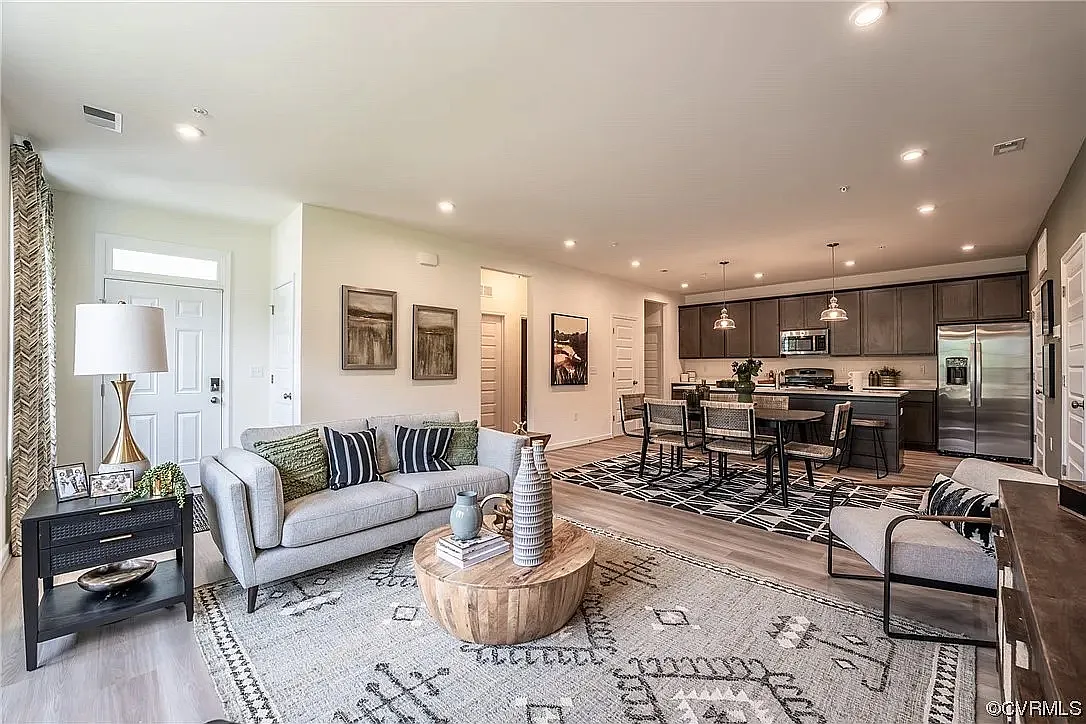 2 bed, 1319 sqft, $2,295 — Photo 1
