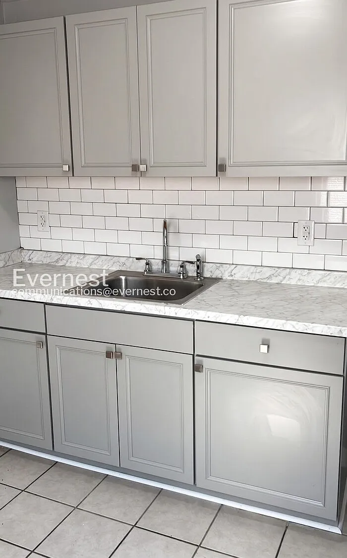 2 bed, 1.0 bath, 720 sqft, $1,445 — Photo 3