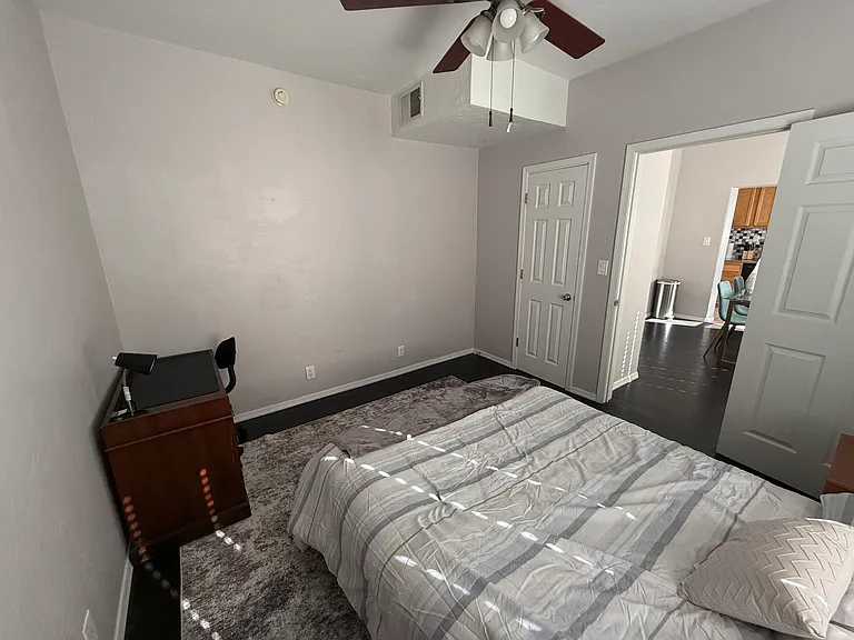 1135 E 8th St #1 — Photo 20