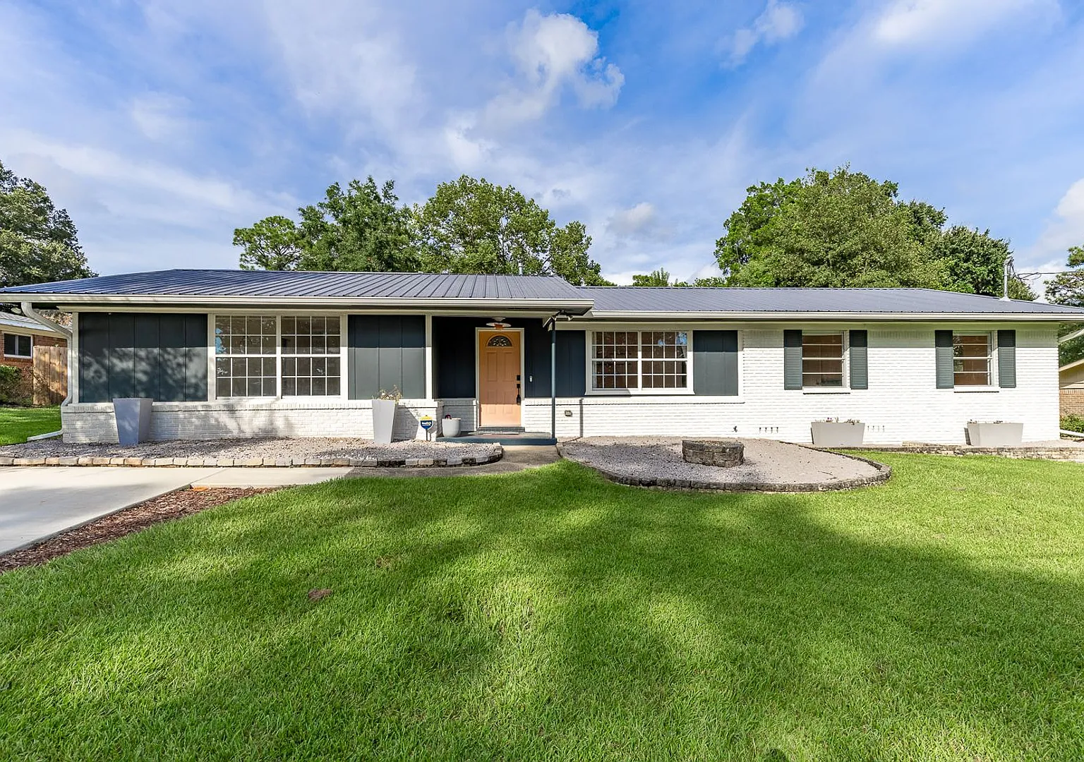 Spacious 4-Bedroom Home Near Downtown Fairhope — Photo 1
